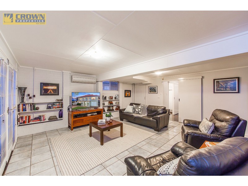 17 Fernlea Avenue, Scarborough QLD 4020