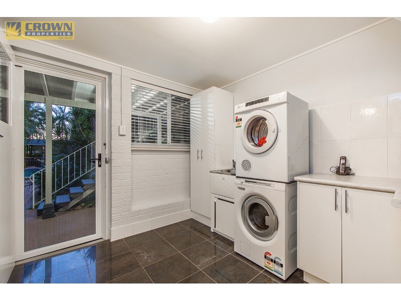 17 Fernlea Avenue, Scarborough QLD 4020