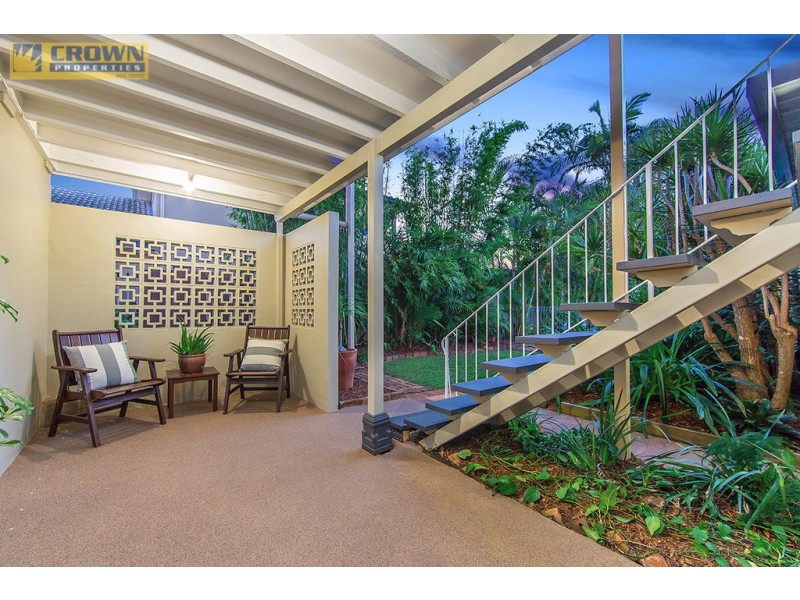 17 Fernlea Avenue, Scarborough QLD 4020