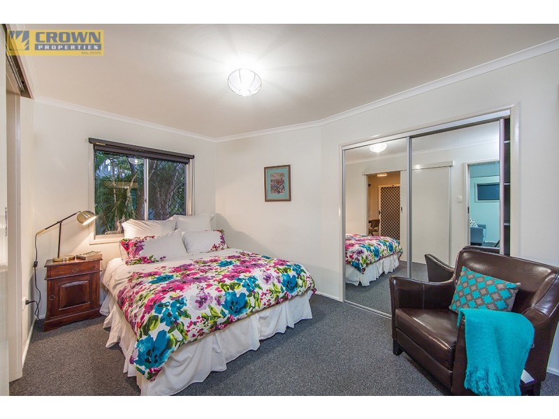 17 Fernlea Avenue, Scarborough QLD 4020