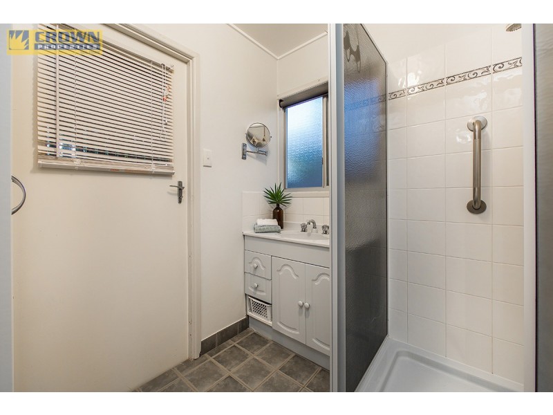17 Fernlea Avenue, Scarborough QLD 4020