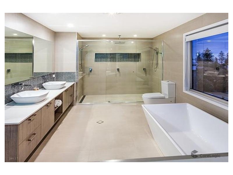 11 Fortune Street, Scarborough QLD 4020