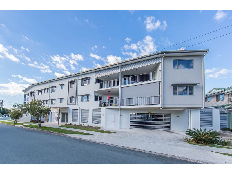 9/11 Creek Street, Redcliffe QLD 4020