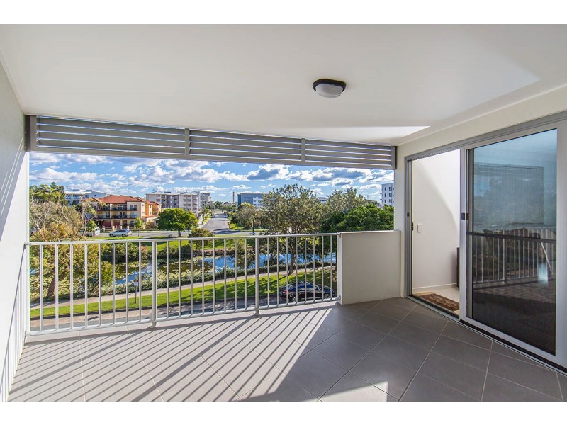 9/11 Creek Street, Redcliffe QLD 4020