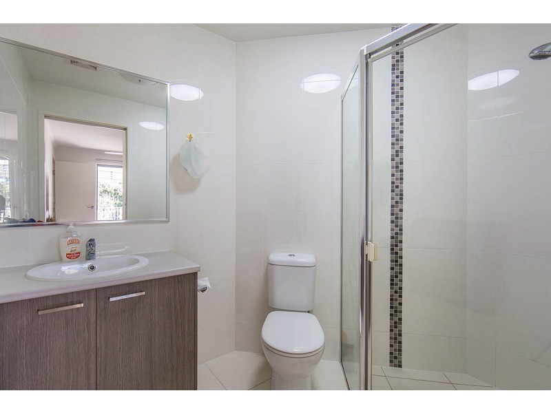 9/11 Creek Street, Redcliffe QLD 4020