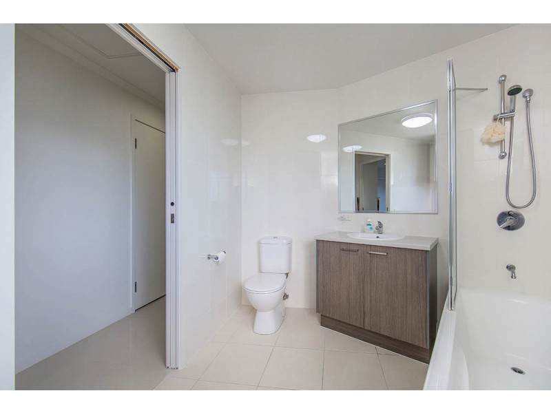 9/11 Creek Street, Redcliffe QLD 4020