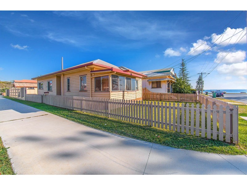 147 Flinders Parade, Scarborough QLD 4020