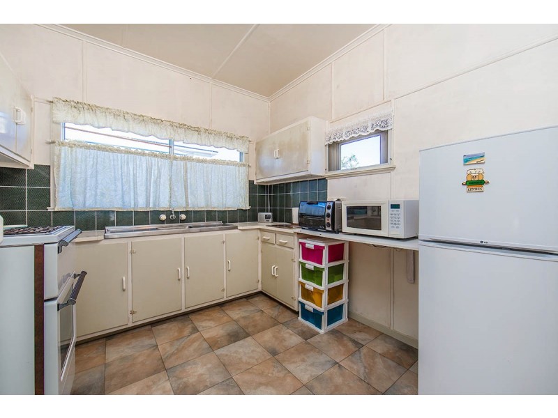 147 Flinders Parade, Scarborough QLD 4020