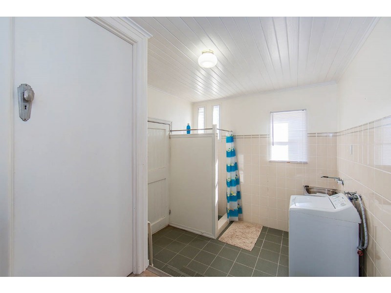 147 Flinders Parade, Scarborough QLD 4020