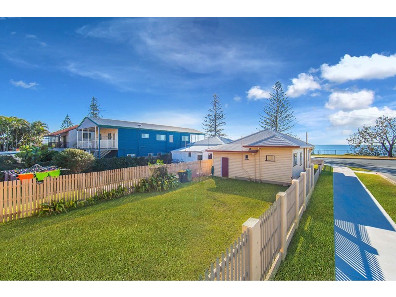 147 Flinders Parade, Scarborough QLD 4020