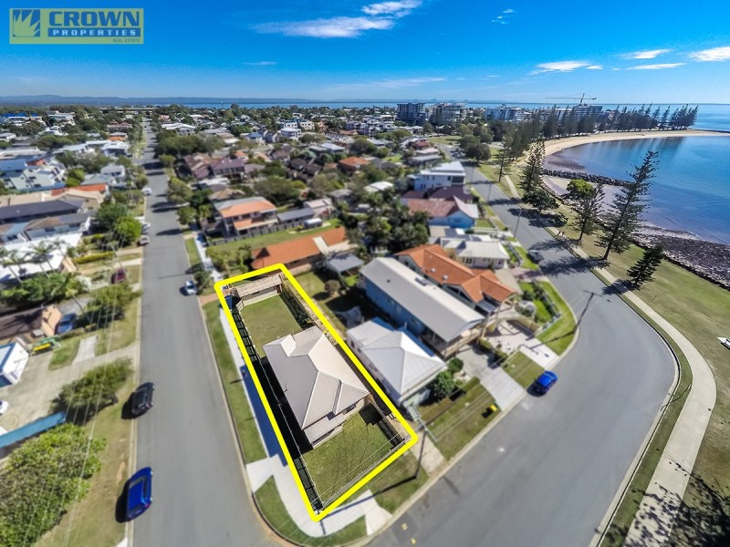 147 Flinders Parade, Scarborough QLD 4020
