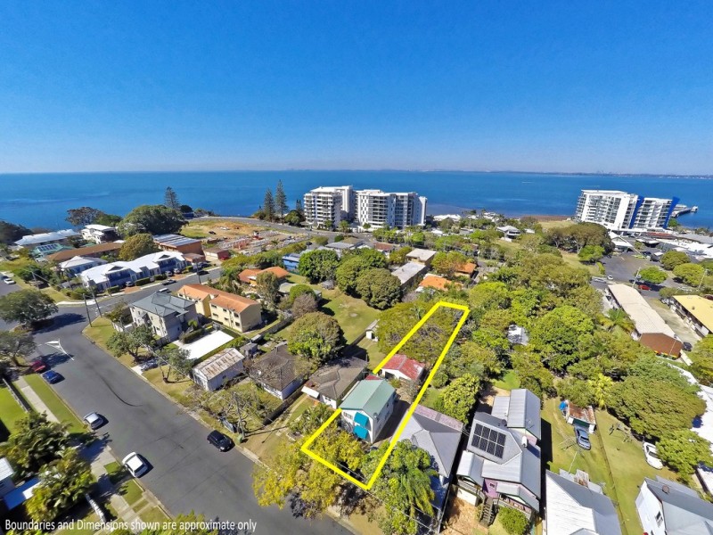 17 Alfred Street, Woody Point QLD 4019