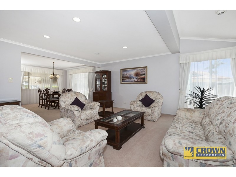 5 Sceptre Court, Newport QLD 4020