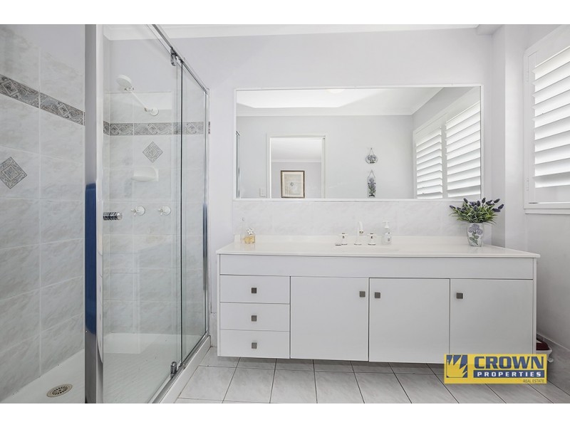 5 Sceptre Court, Newport QLD 4020