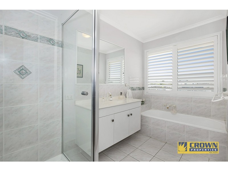 5 Sceptre Court, Newport QLD 4020