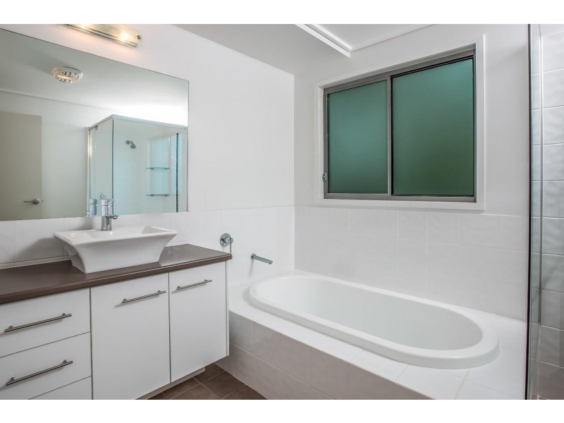 21 Jeays Street, Scarborough QLD 4020