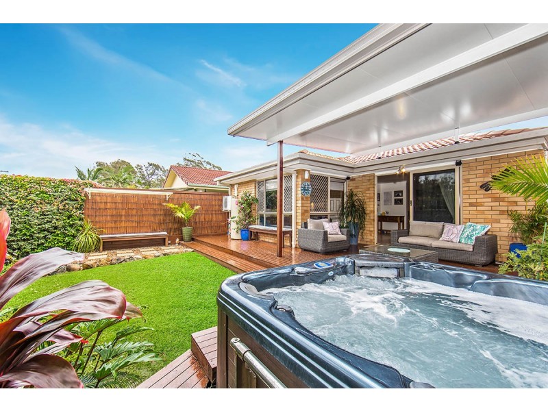 6 Robert Close, Redcliffe QLD 4020