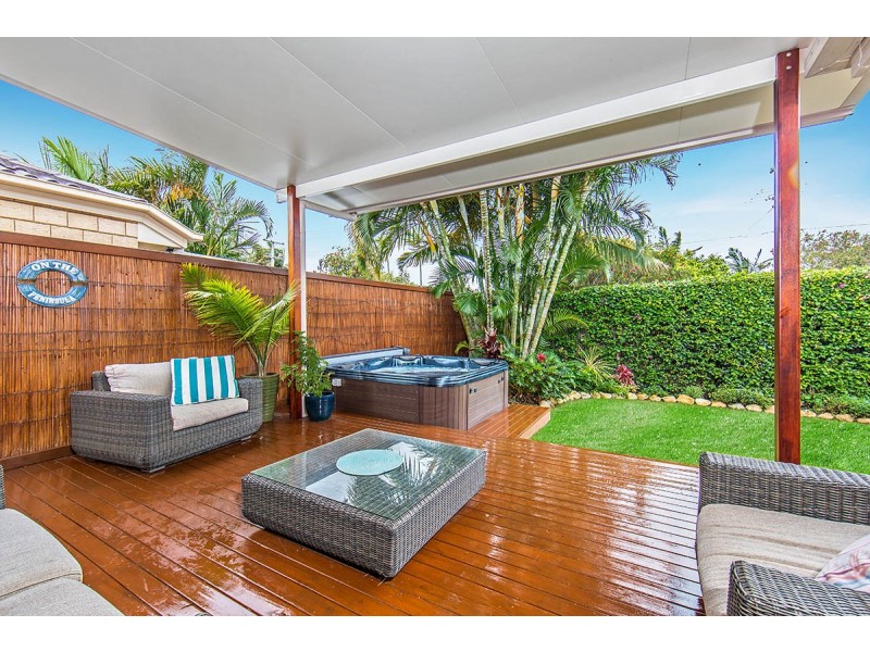 6 Robert Close, Redcliffe QLD 4020