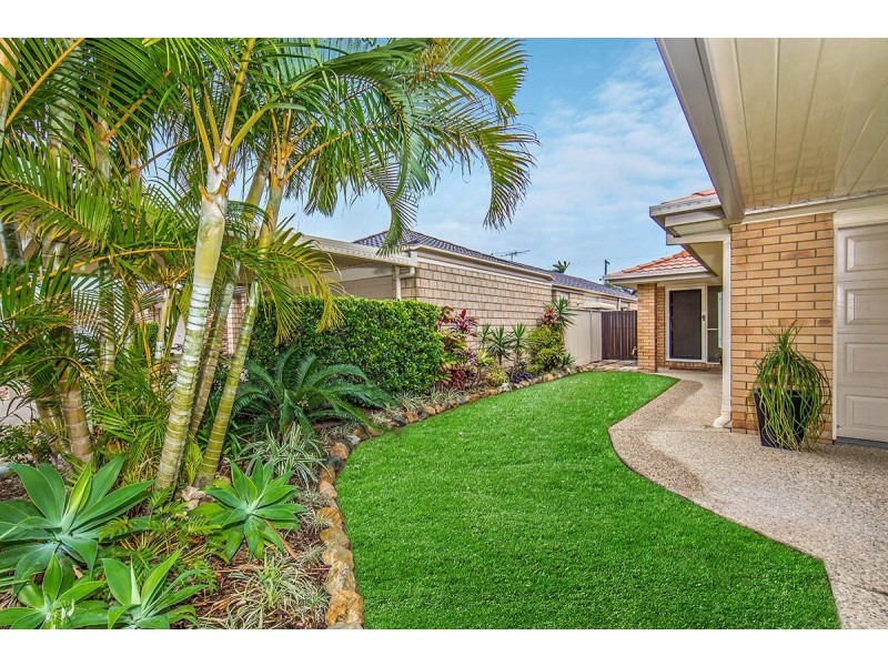 6 Robert Close, Redcliffe QLD 4020