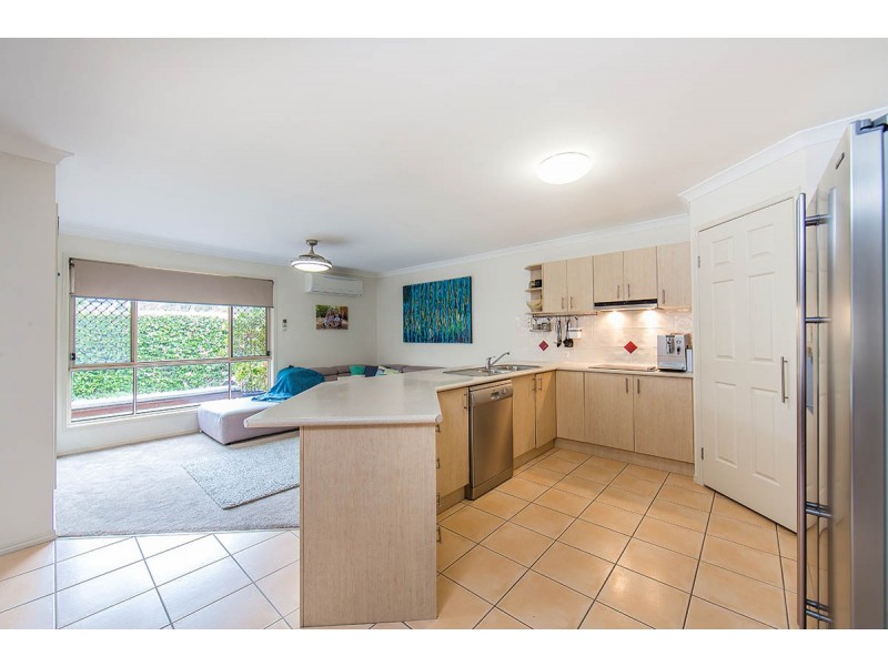 6 Robert Close, Redcliffe QLD 4020