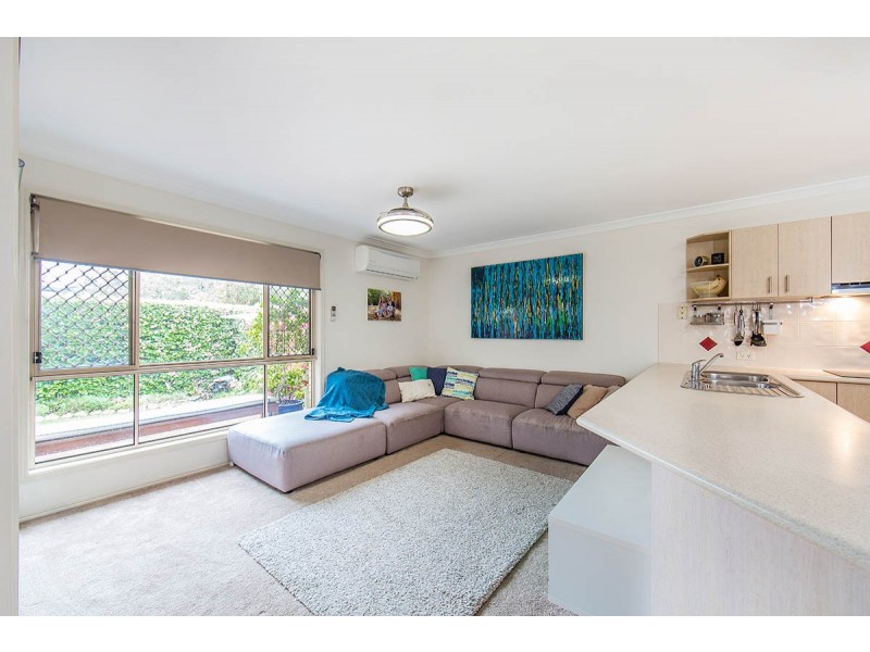 6 Robert Close, Redcliffe QLD 4020