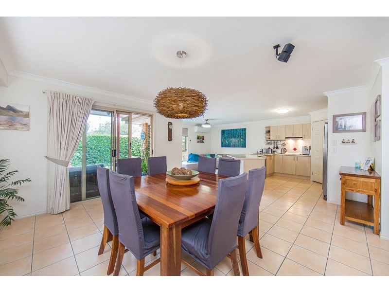 6 Robert Close, Redcliffe QLD 4020