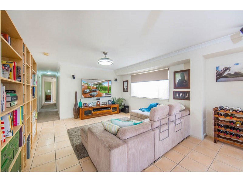 6 Robert Close, Redcliffe QLD 4020