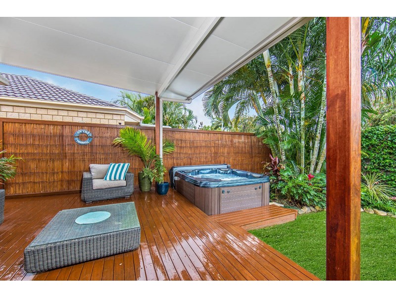 6 Robert Close, Redcliffe QLD 4020