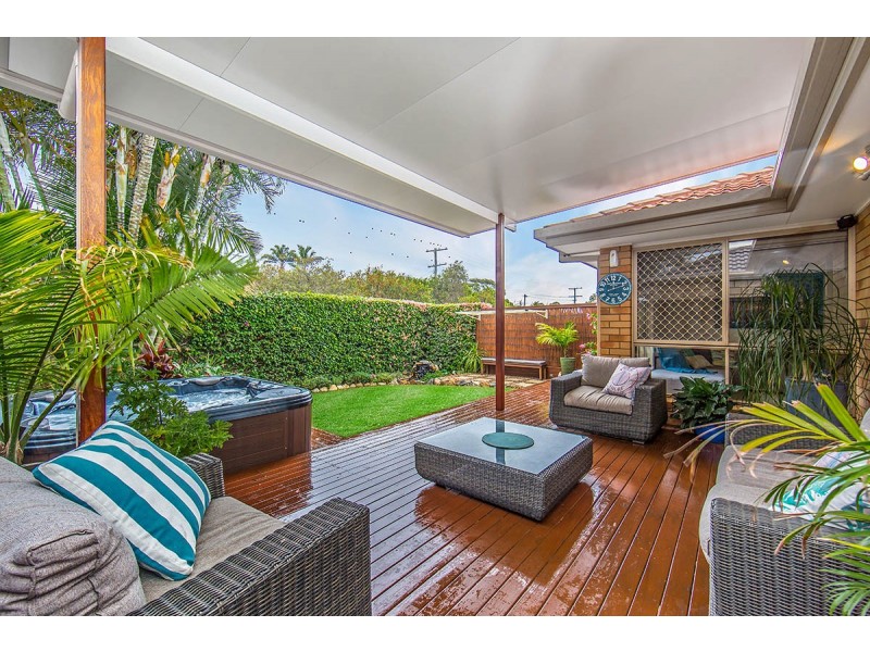 6 Robert Close, Redcliffe QLD 4020