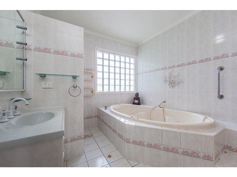 198 Scarborough Rd, Scarborough QLD 4020