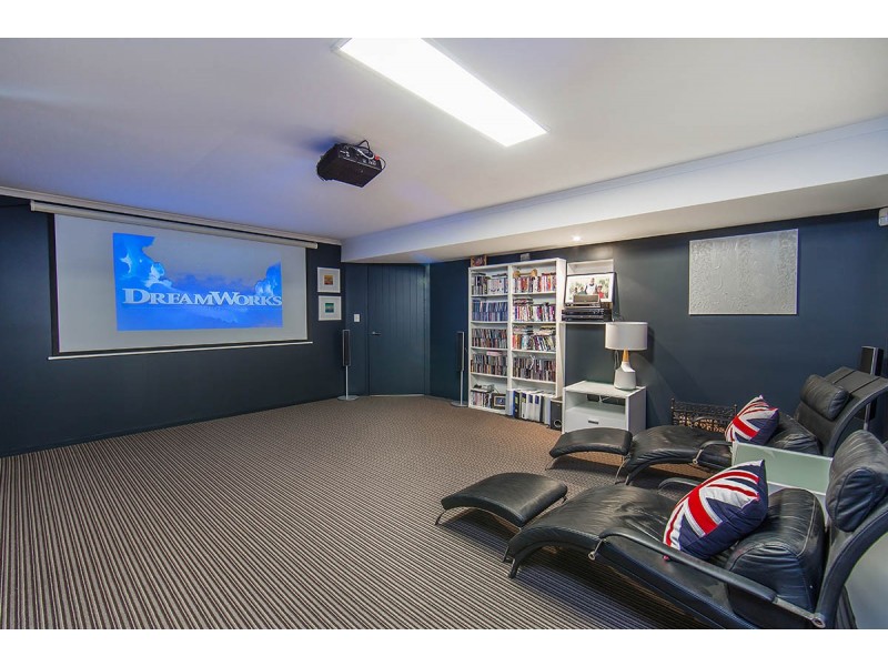 53 Flinders Parade, Scarborough QLD 4020