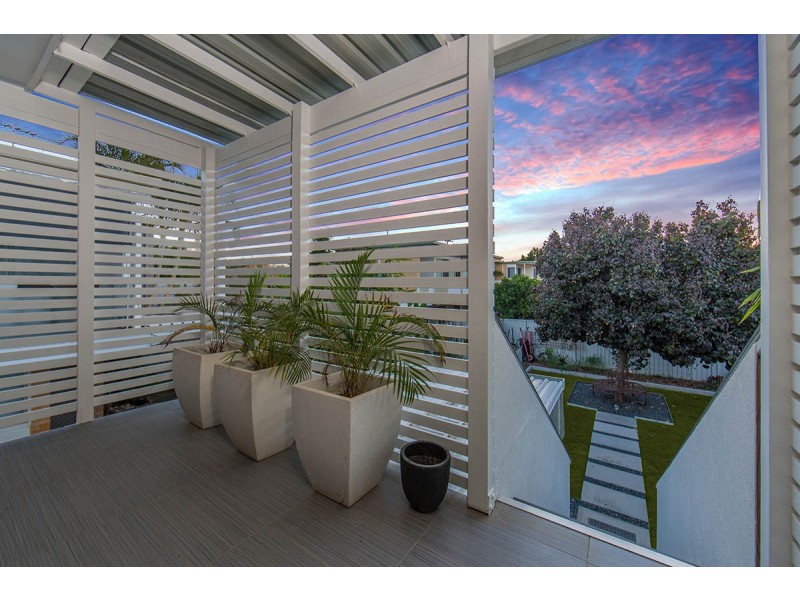 53 Flinders Parade, Scarborough QLD 4020