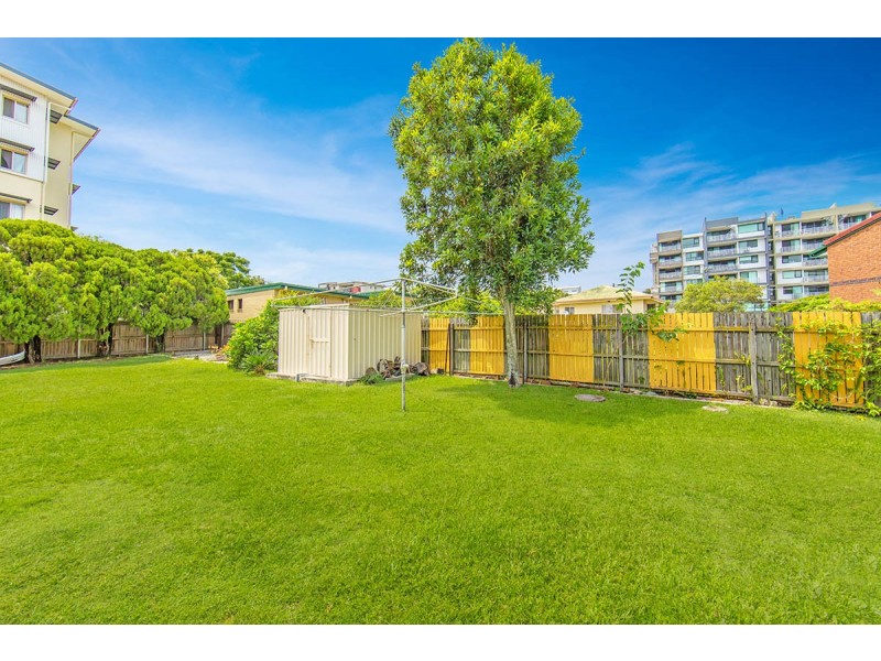 1 Hutchison Street, Redcliffe QLD 4020