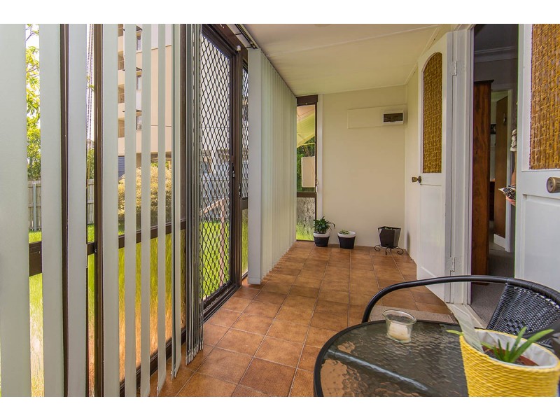 1 Hutchison Street, Redcliffe QLD 4020