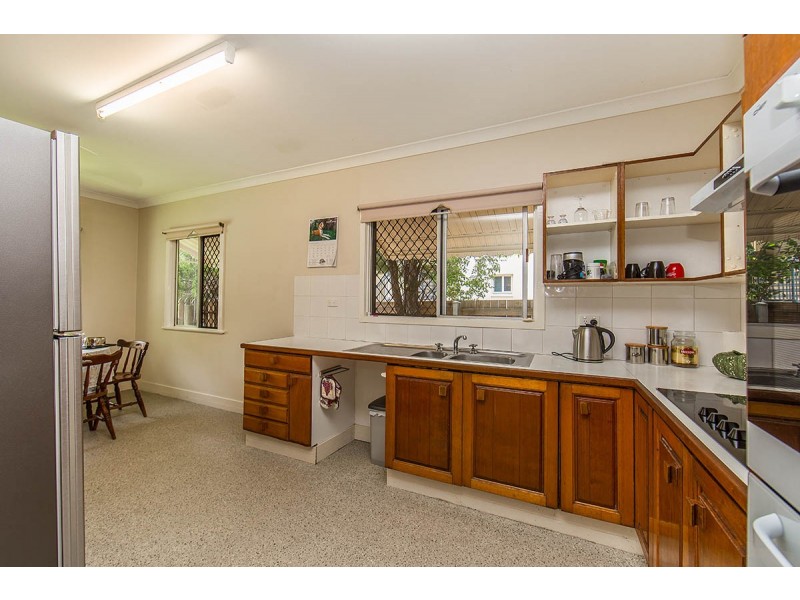 1 Hutchison Street, Redcliffe QLD 4020