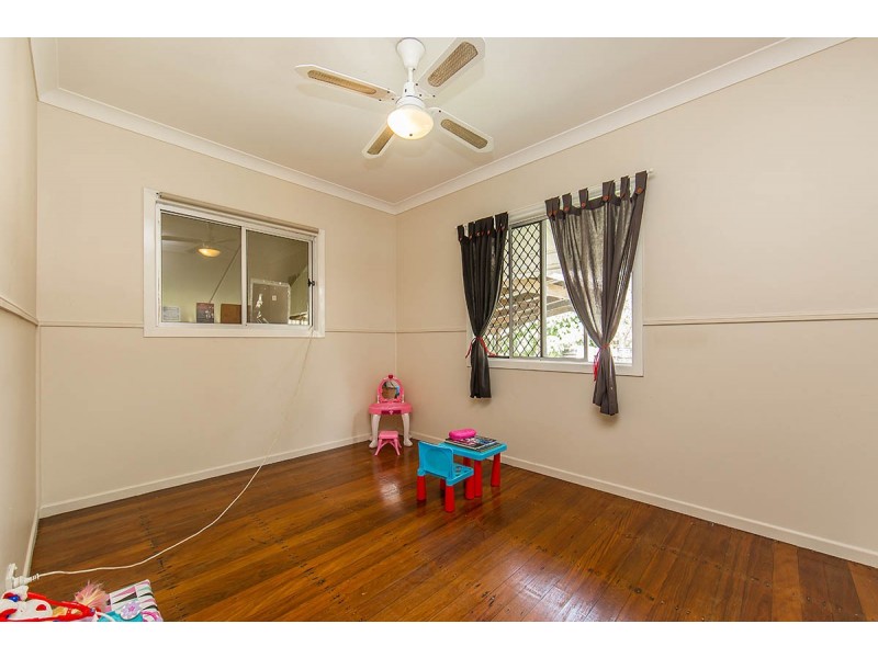 1 Hutchison Street, Redcliffe QLD 4020
