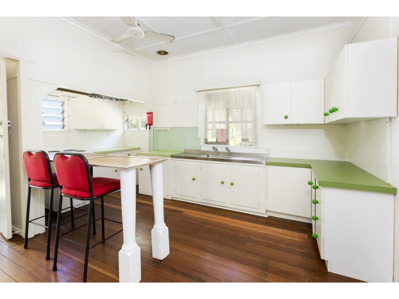 386 Oxley Avenue, Redcliffe QLD 4020