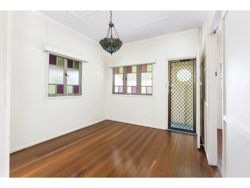 386 Oxley Avenue, Redcliffe QLD 4020