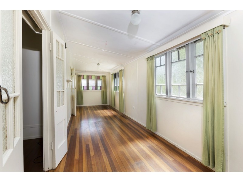 386 Oxley Avenue, Redcliffe QLD 4020