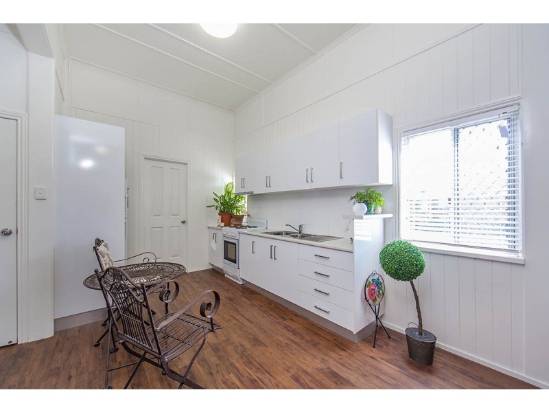 17 Kate Street, Woody Point QLD 4019