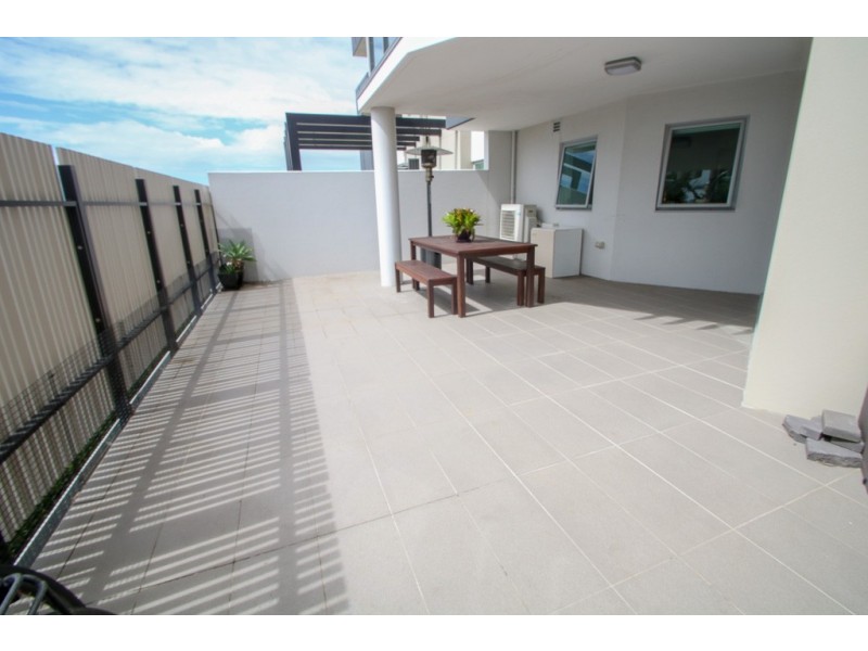 8/80 Hornibrook Esplanade, Clontarf QLD 4019