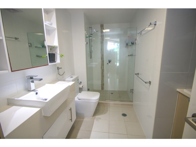 8/80 Hornibrook Esplanade, Clontarf QLD 4019