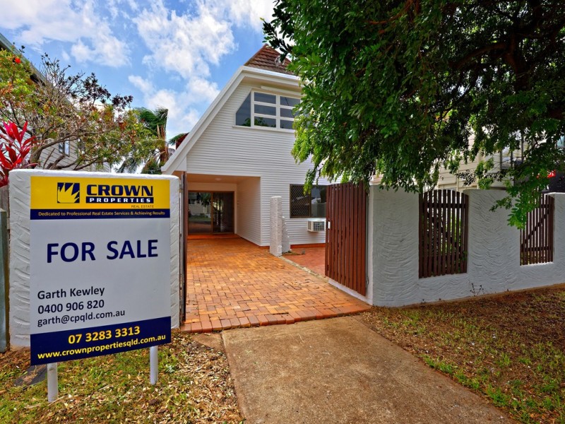 8 James Street, Scarborough QLD 4020