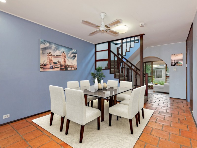 8 James Street, Scarborough QLD 4020