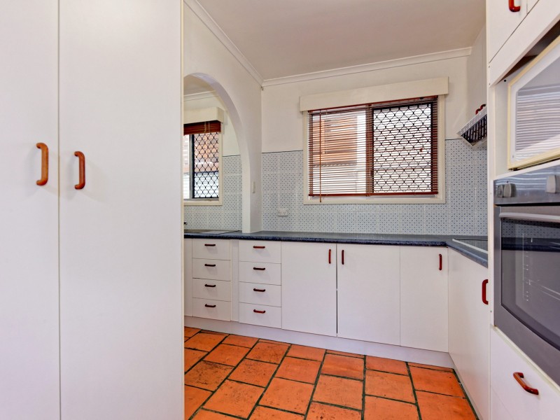 8 James Street, Scarborough QLD 4020