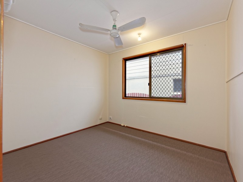 8 James Street, Scarborough QLD 4020