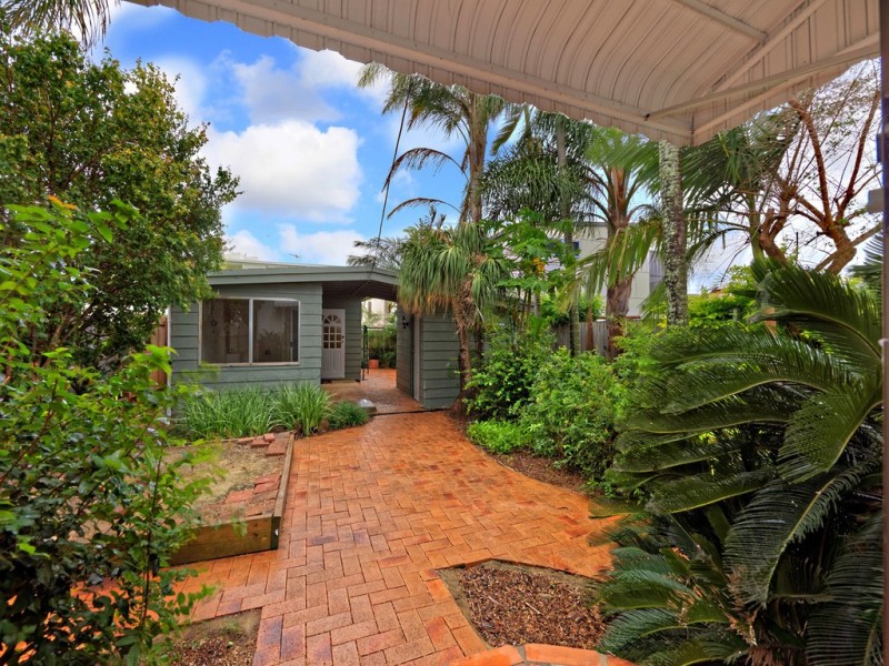 8 James Street, Scarborough QLD 4020