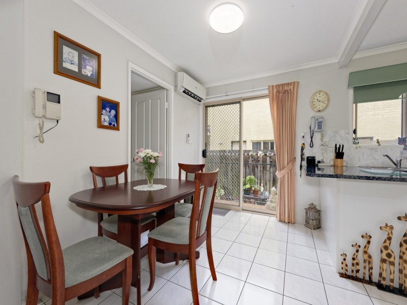 1/19 Ellen Street, Woody Point QLD 4019