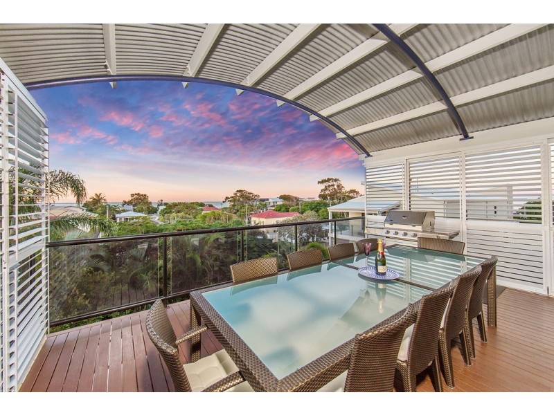 4 Fourth Avenue, Scarborough QLD 4020