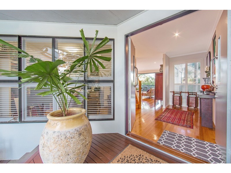 4 Fourth Avenue, Scarborough QLD 4020